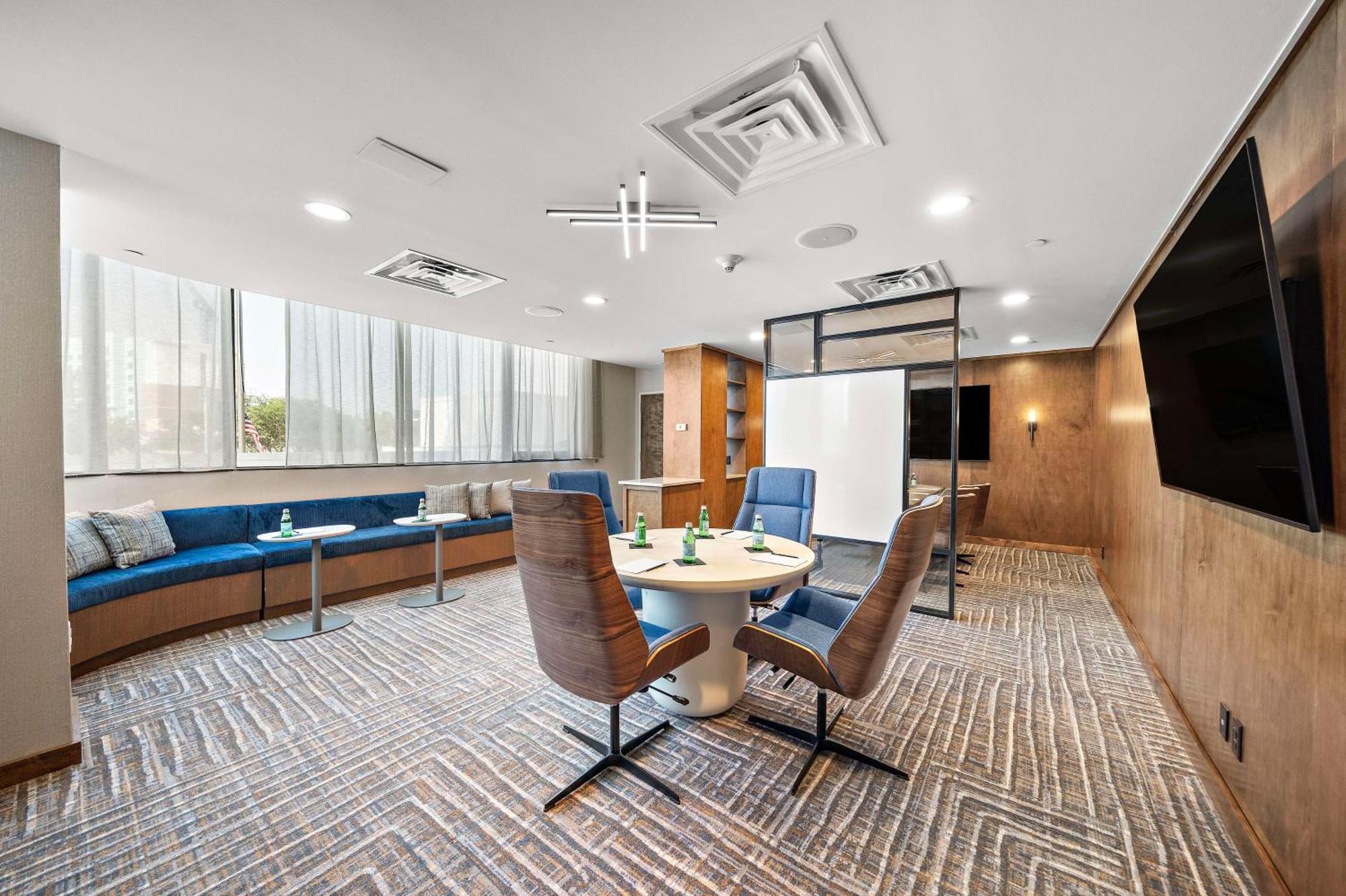 מלון Hilton College Station & Conference Center מראה חיצוני תמונה
