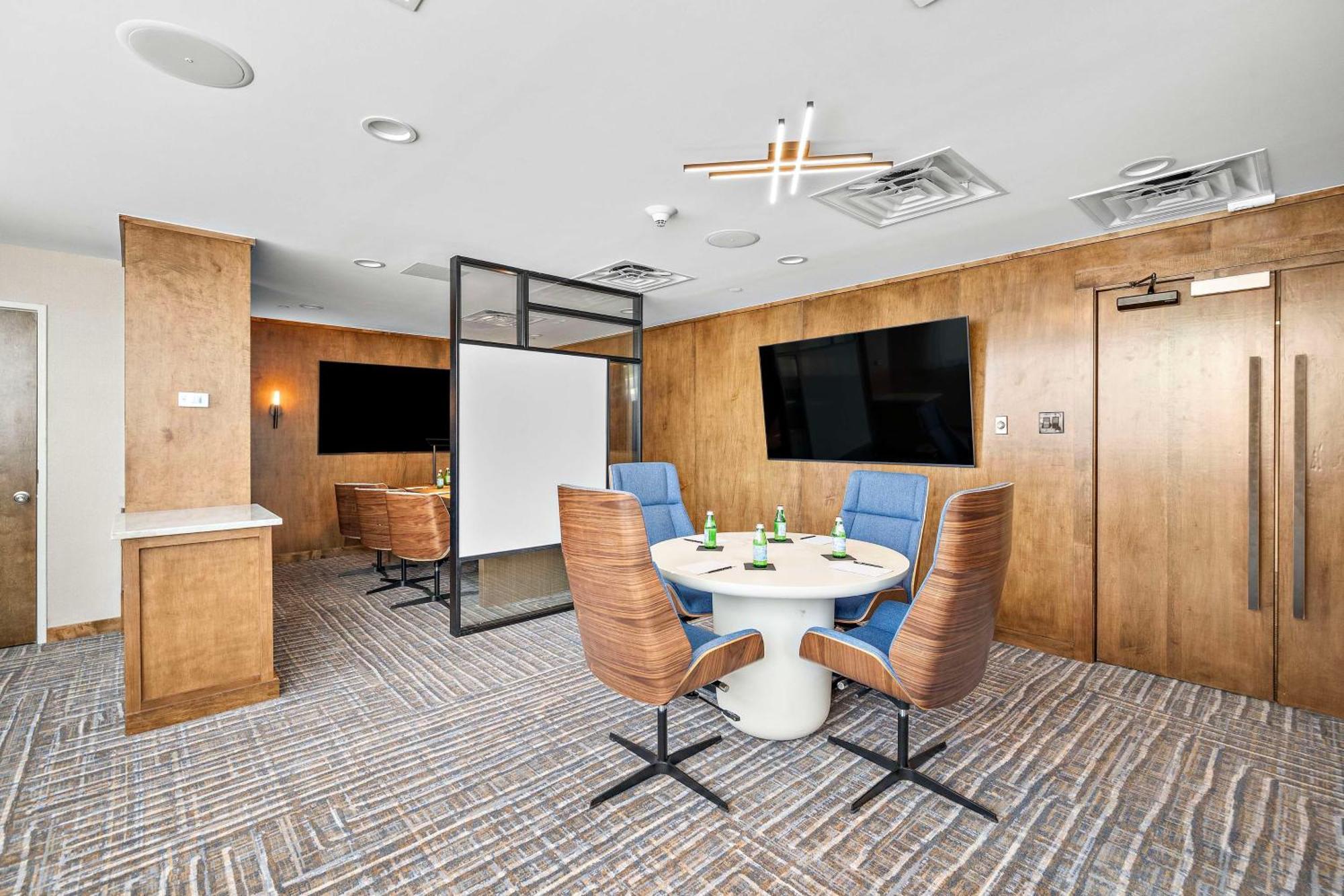 מלון Hilton College Station & Conference Center מראה חיצוני תמונה